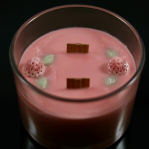 Fresh Strawberries Artisan Candle (Dual Wooden Wick)