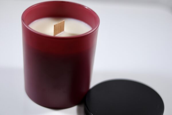 Vanilla & Cinnamon Candle (Wooden Wick) - Image 2